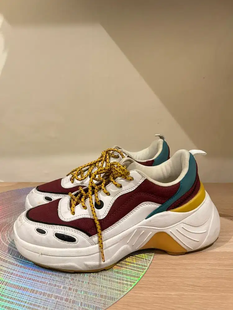 Pull & Bear Sneakers Sz 38 Womens