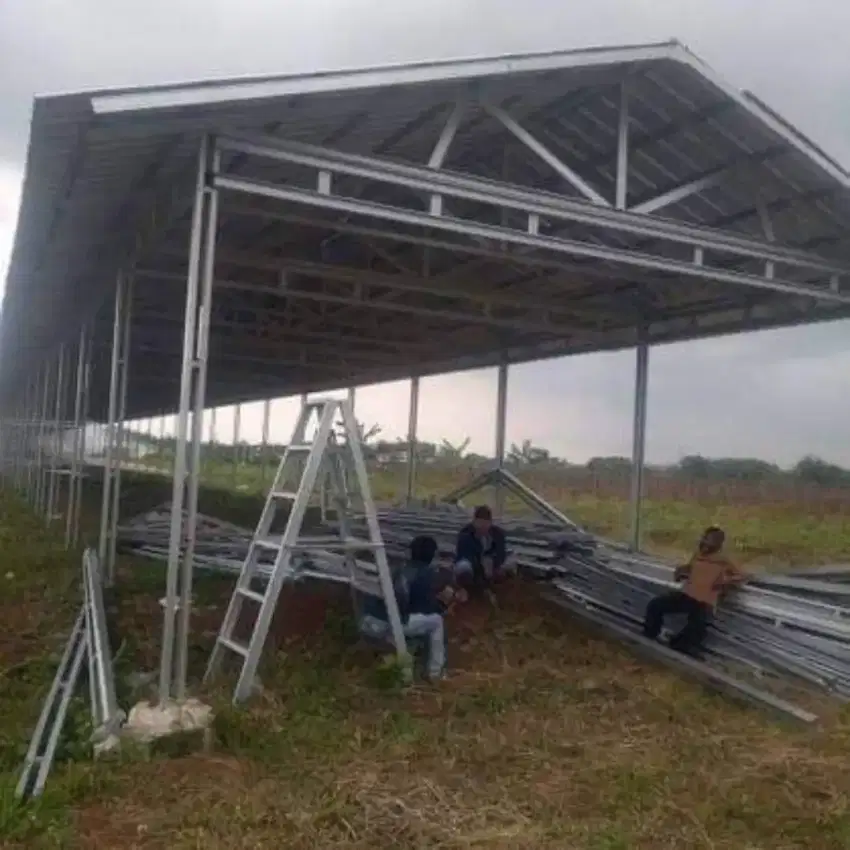 Gudang rangka baja ringan
