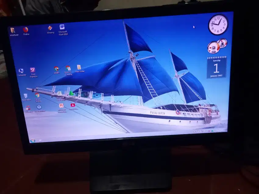 Monitor merek LG 19 inchi normal