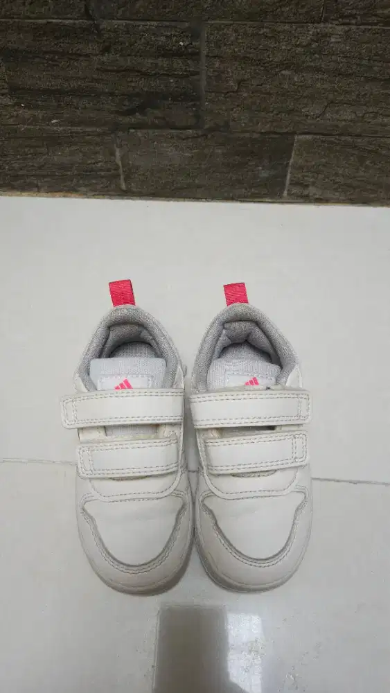SEPATU ANAK CEWEK ADIDAS UK 23 (12cm)