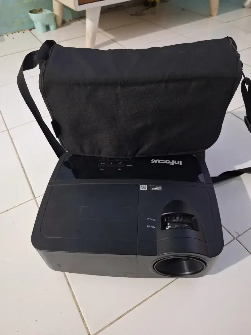 Terima jual beli proyektor bagus atau rusak