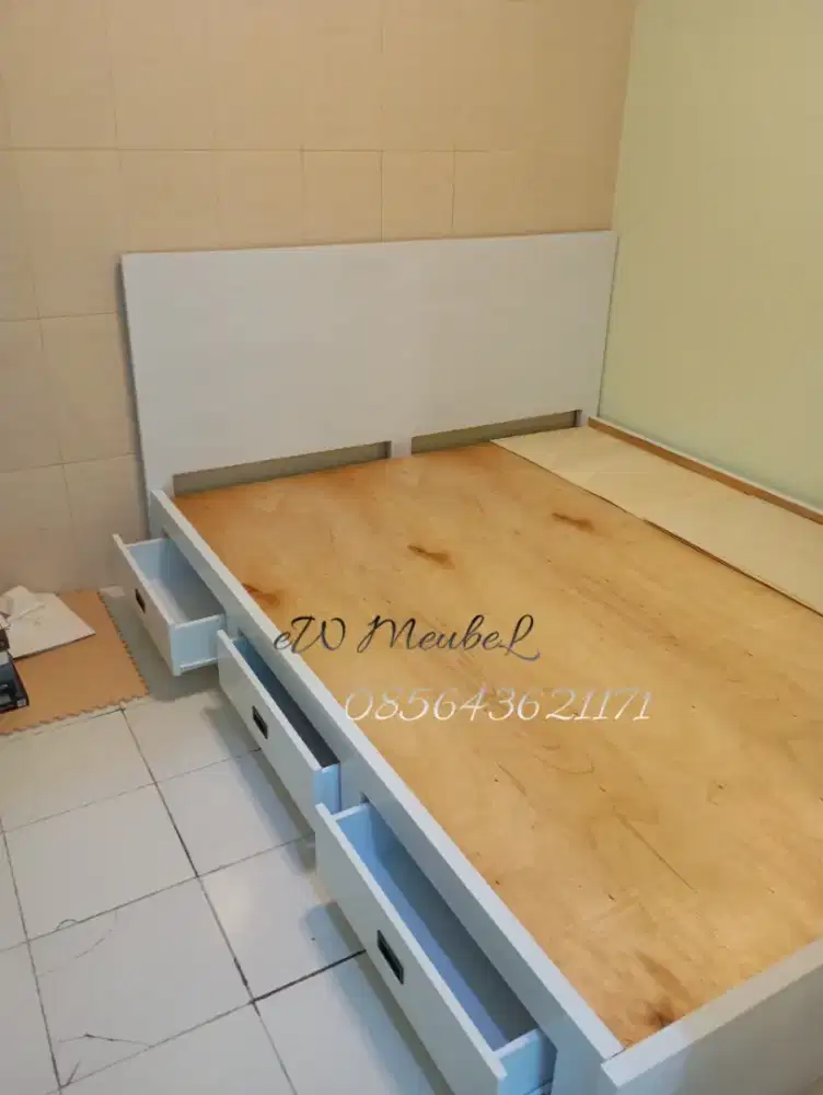 Dipan / Tempat Tidur Laci Kayu