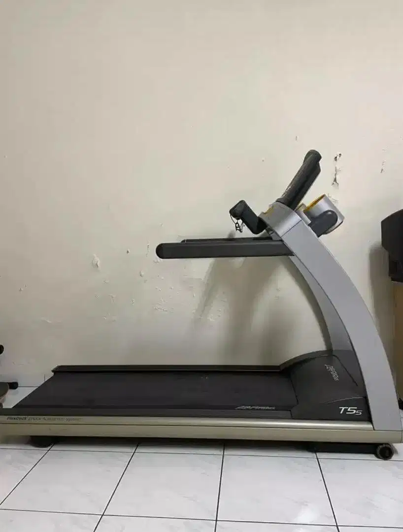 Treadmill Lifefitness T55 (pemakaian sendiri)