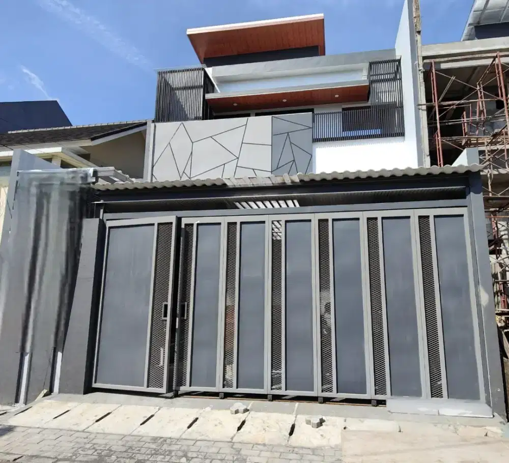 ‼️Akses 3.5 mobil‼️ Rumah Mewah di Kebraon dekat Wiyung Grand Harvest