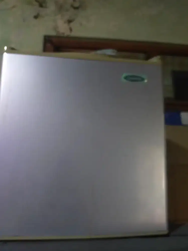 Jual kulkas mini bar merk SANKEN