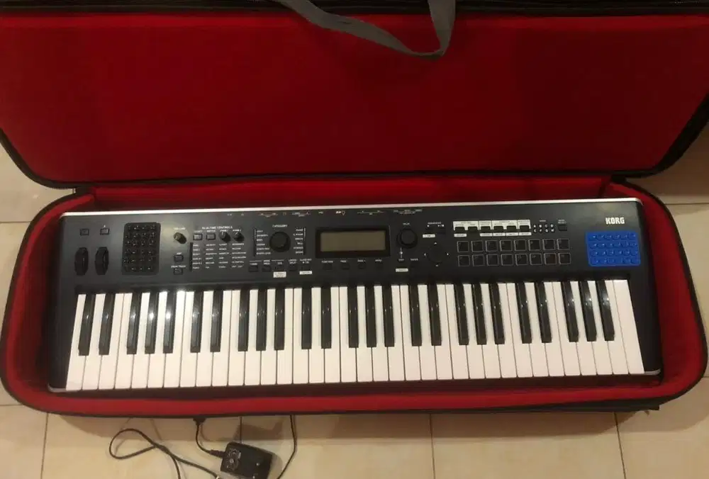 Korg Kross 2 (keyboard/piano)