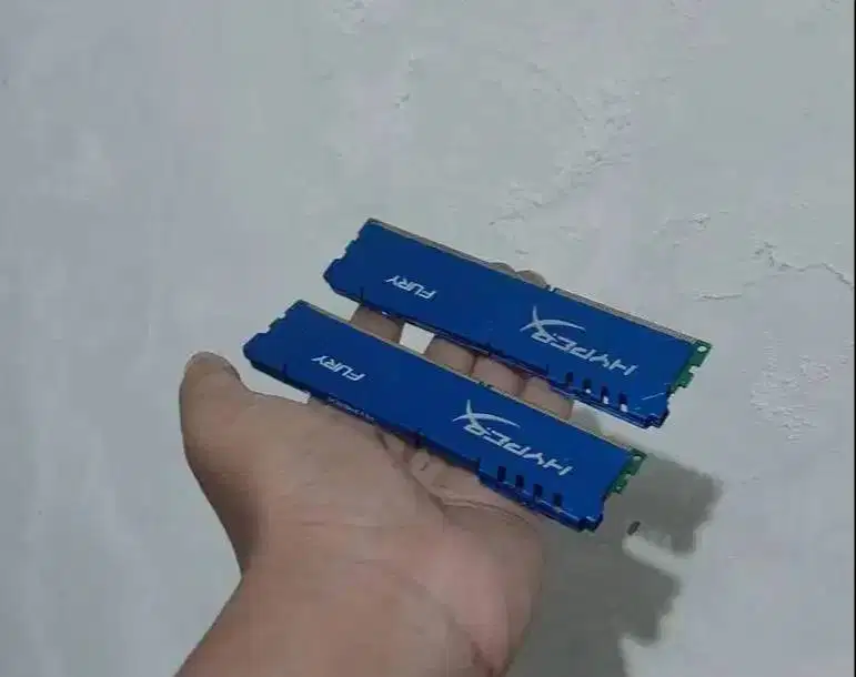 ram 8 gb (4gb x 2 keping)