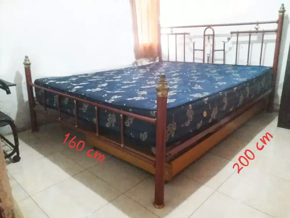 Ranjang kuat kokoh antik  160x200cm