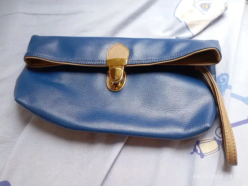 Clutch warna Biru Electrik besleting