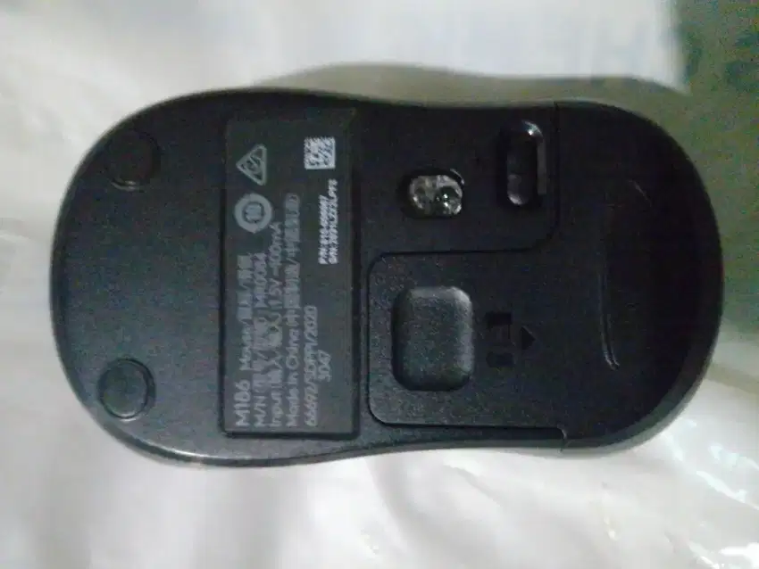 Di mahar mouse Logitech M186