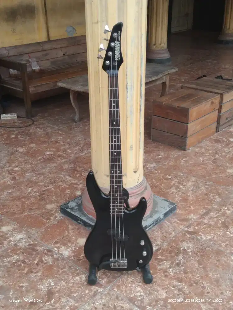 Gitar bass Yamaha rbx 100
