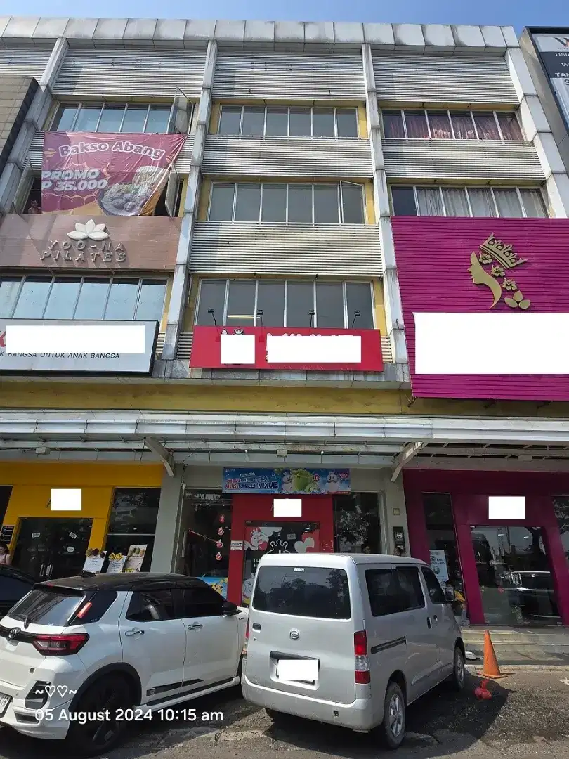 Ruko Hadap Jalan Boulevard di Sinpasa Summarecon Bekasi, Bekasi