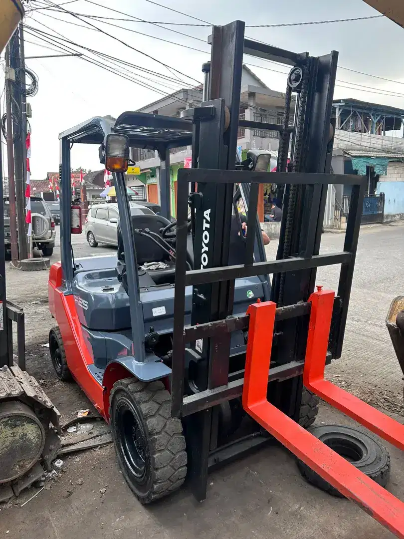 Forklift Bekas 2,5 ton tahun 2017