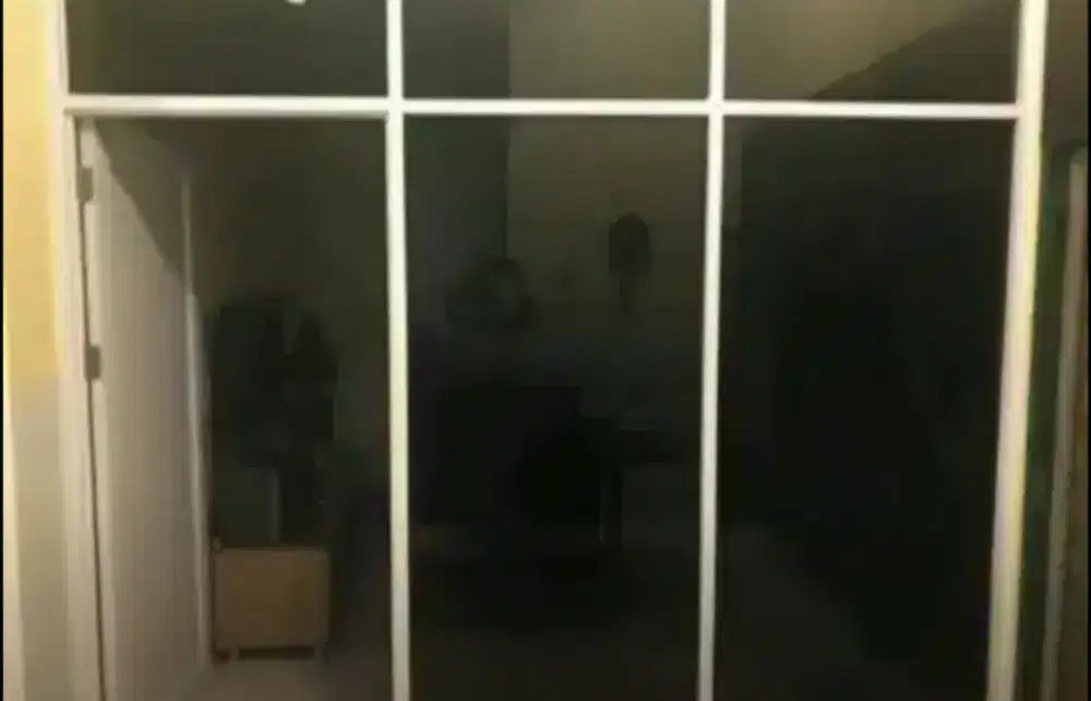 Stiker sandblast dan kaca film pengganti kaca riben