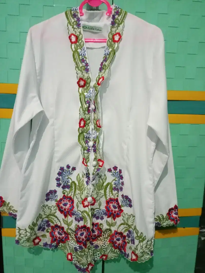 Kebaya Encim Bordir Bunga