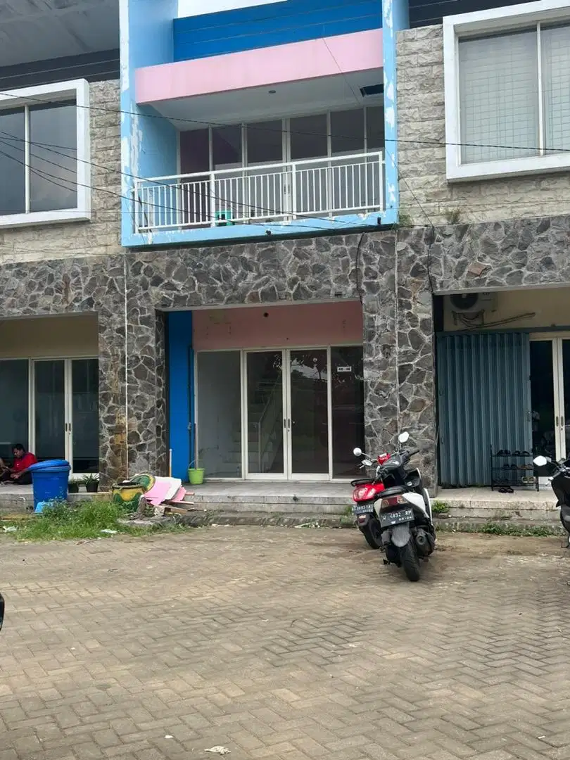 Dijual cepat ruko untuk usaha. 2 lantai luas tanah 4,5x15