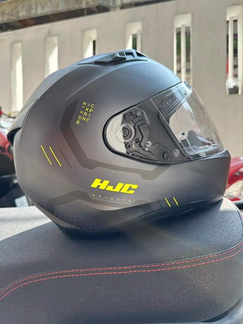 HJC i10 Maze size M