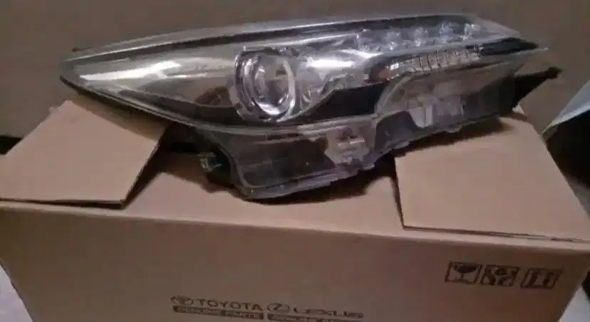 dijual Head Lamp Fortuner VRZ orisinil