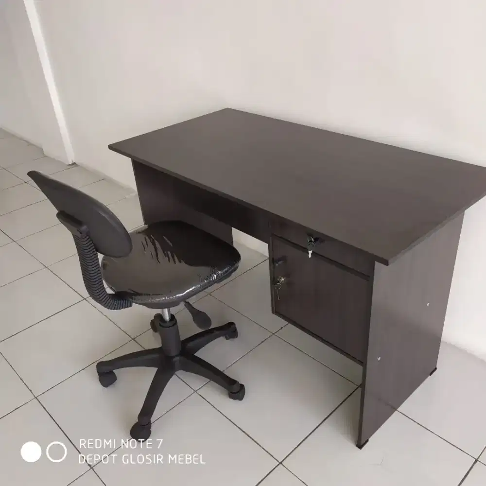 1 SET MEJA TULIS + KURSI