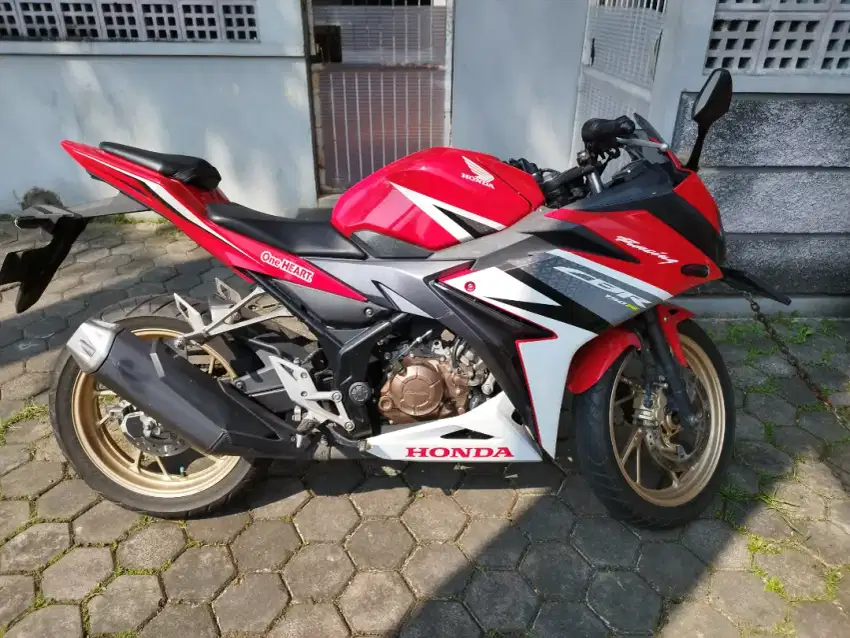 CBR 150 R 2017 low KM Red Racing Team