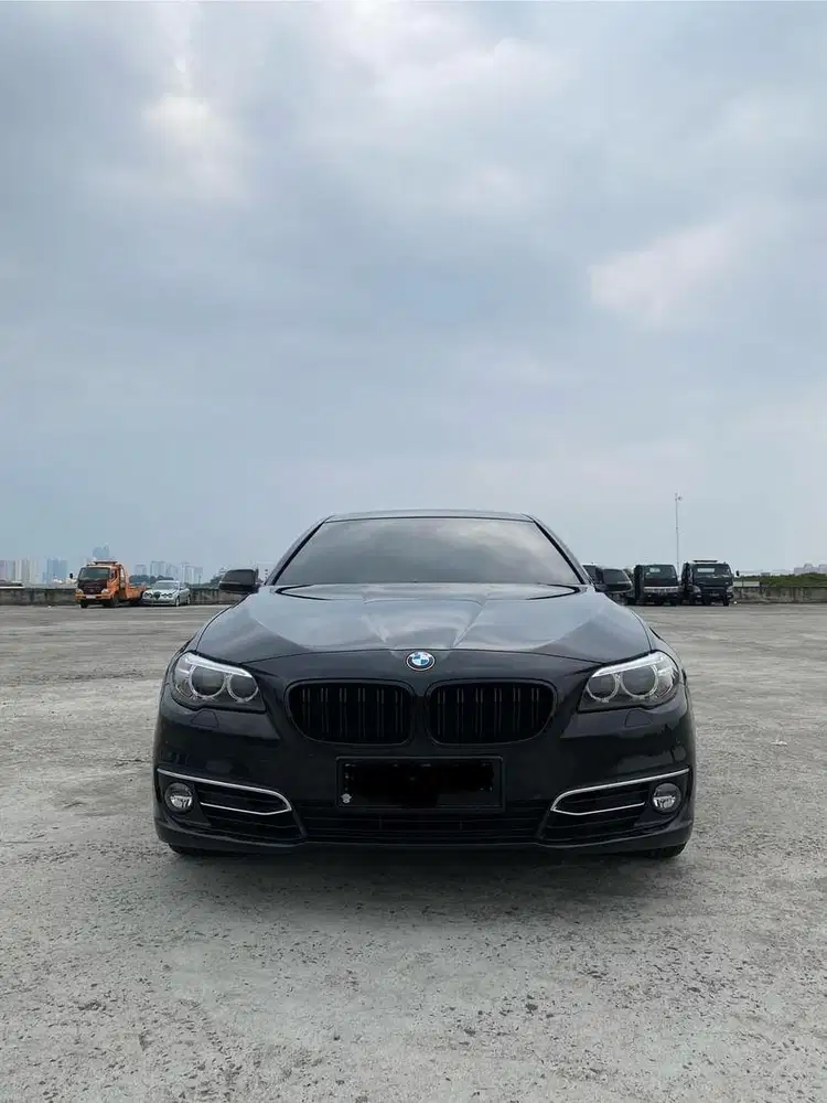 BMW 520i 2016 Hitam