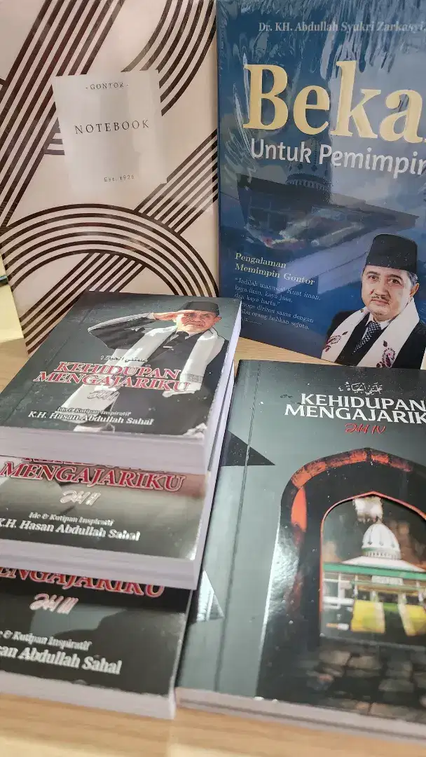 Buku Kehidupan Mengajariku Jilid 1-4, Buku Bekal untuk Pemimpin