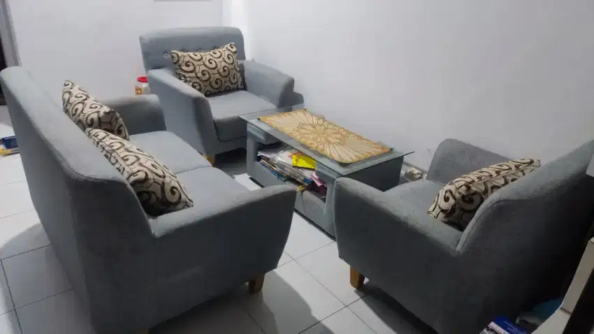 Dijual murah Sofa satu set 1meja + 1kursi besar + 2kursi kecil