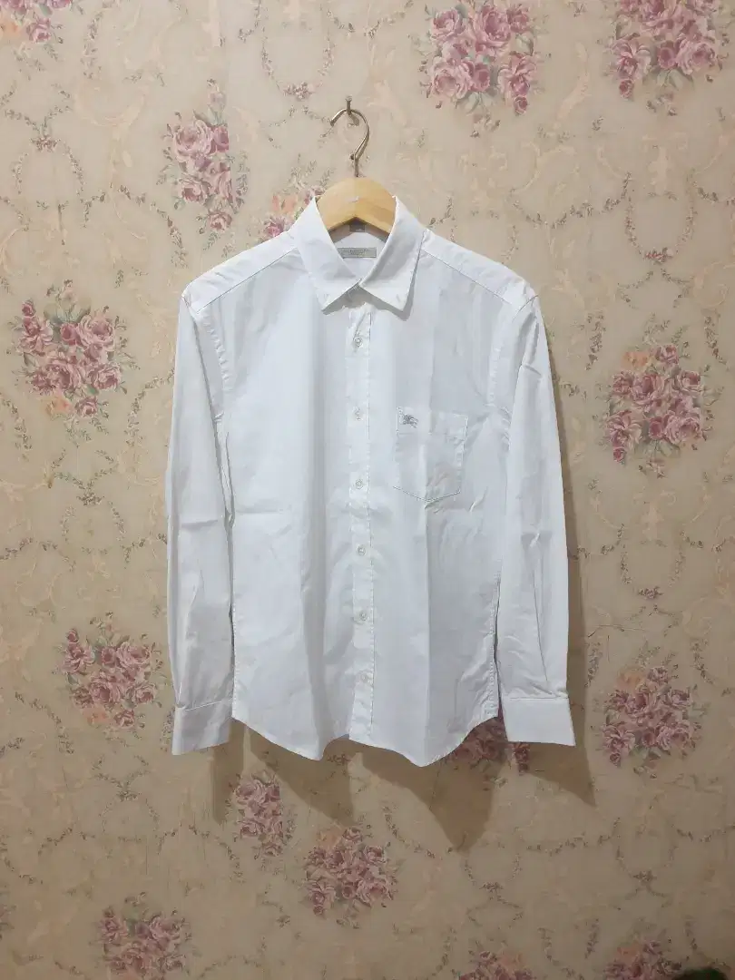 Mulus .authentic baju kemeja .shirt burberry size M