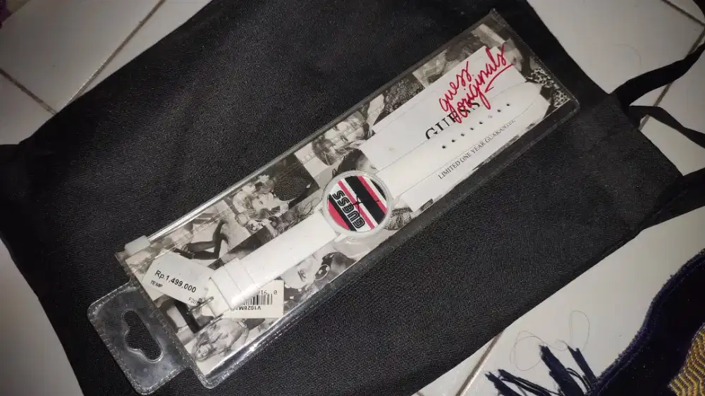 Jam Tangan Guess V1028M1 ( PUTIH )