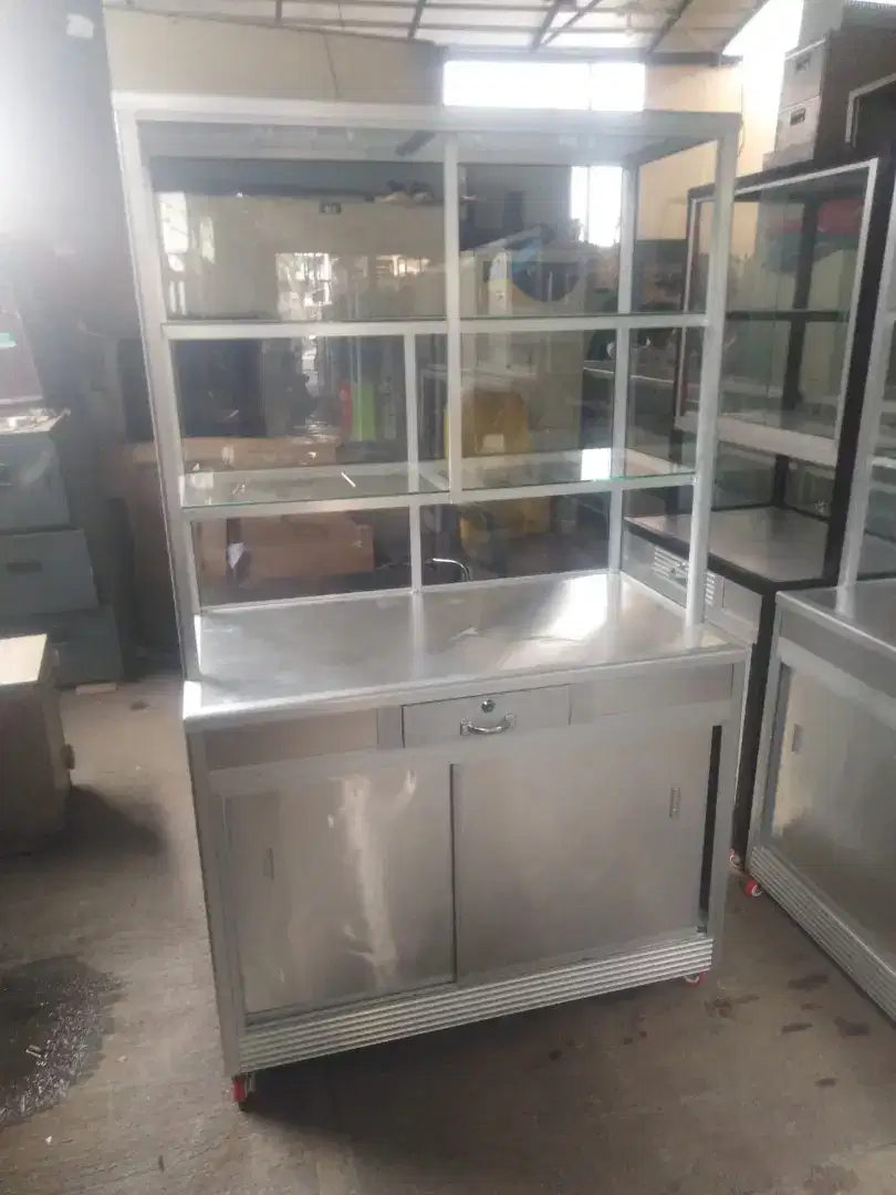 Grobak etalase untuk dagang makanan jus dll..ukuran 100 x 55 x165