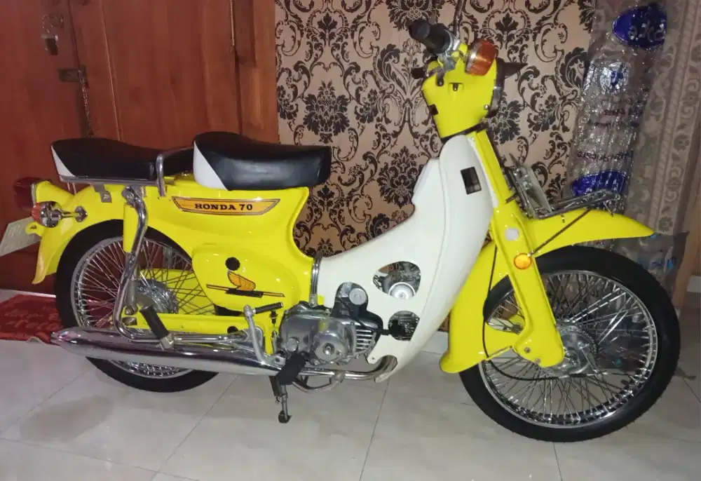 Jual Honda C70 Original Kuning dan Hijau. Dua2nya th 1974