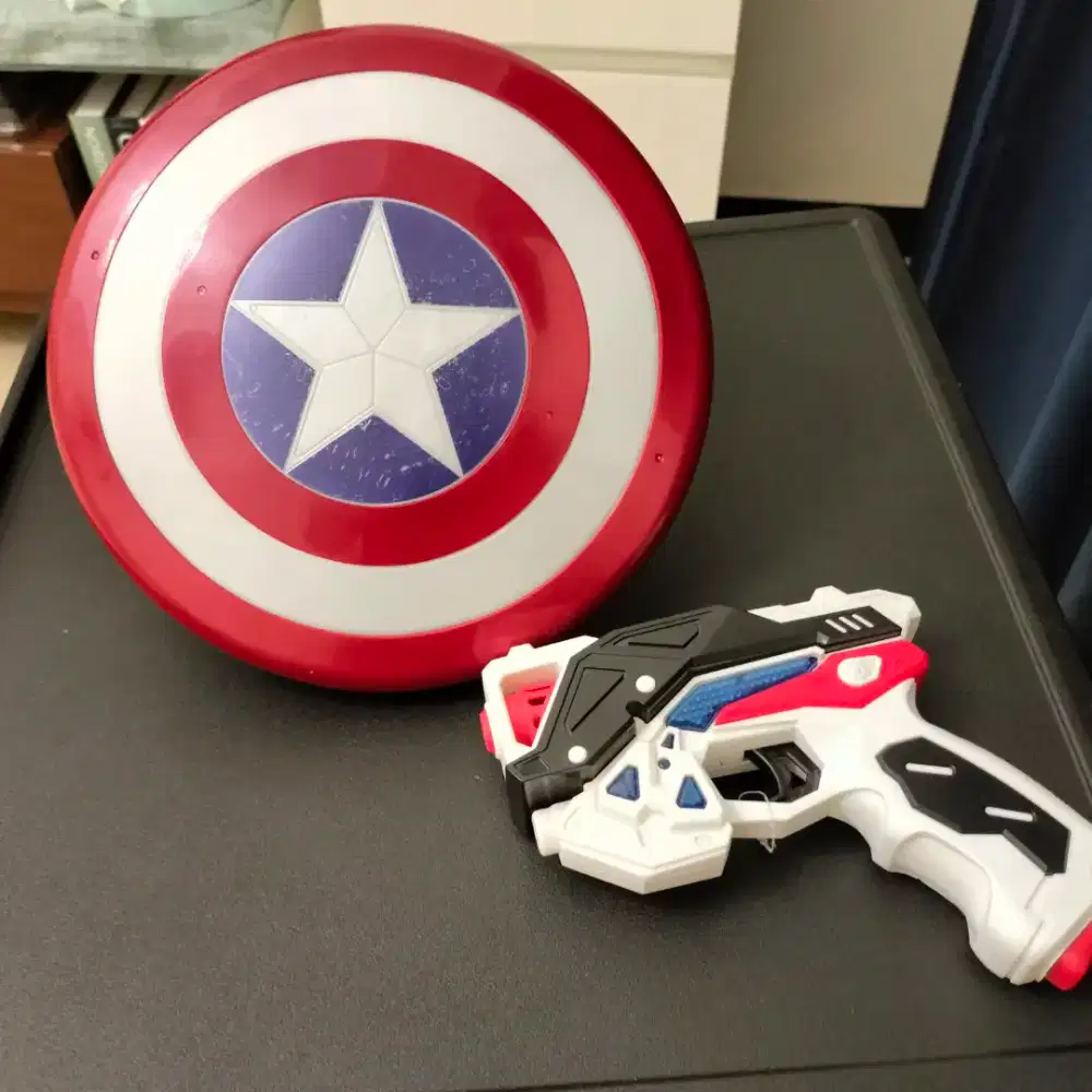 Kapten Amerika mainan pistol prisai