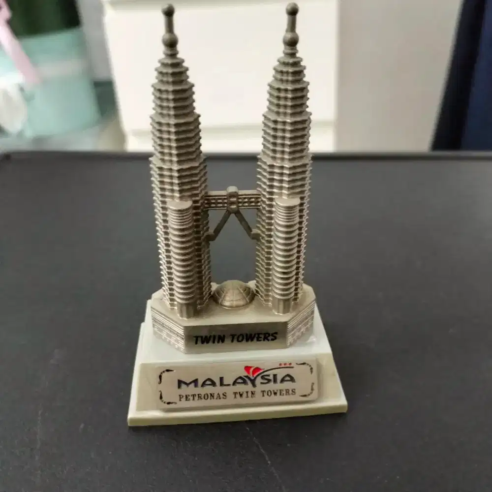 Pajangan souvenir twin tower malaysia