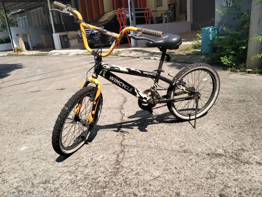 Bismillah di jual sepeda BMX WimCycle Bronco hitam orange murah