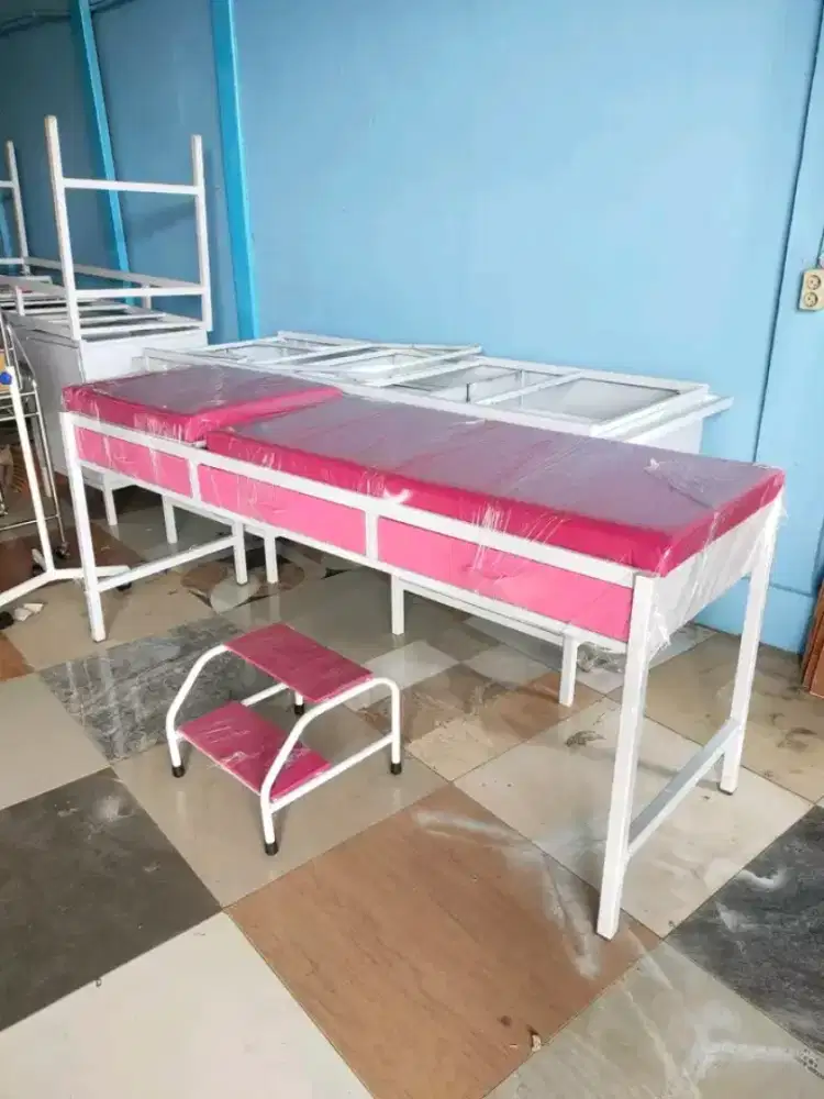 Meja Periksa Pasien 3 laci