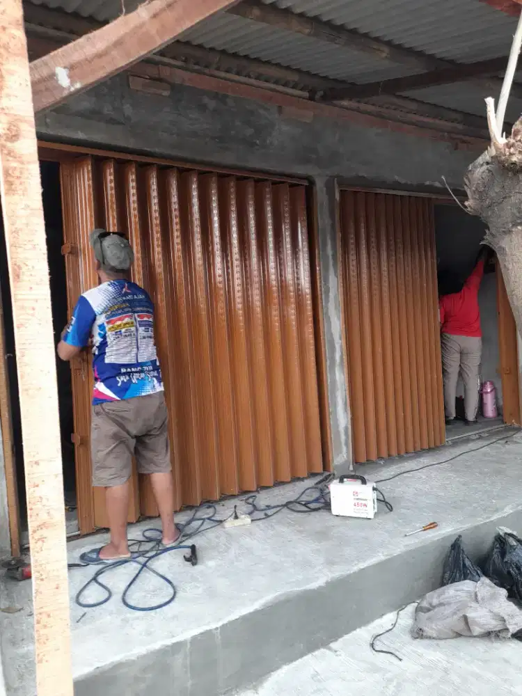 Folding gate rolling door