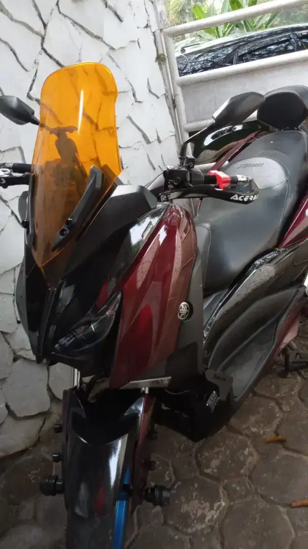 Yamaha xmax 2019 red smoke