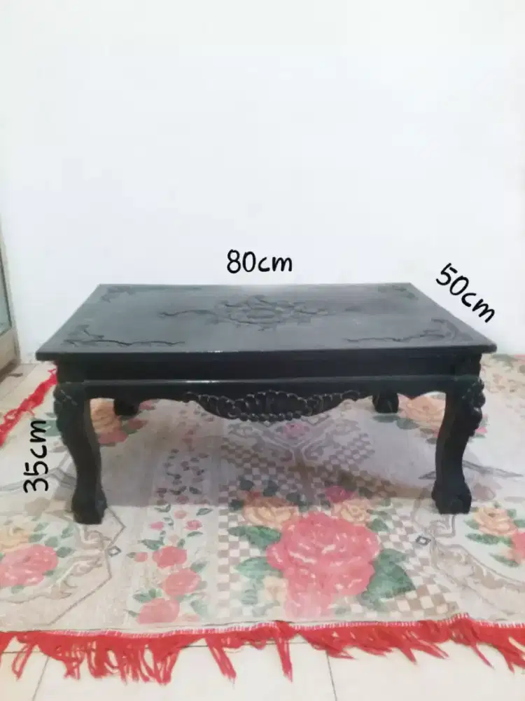 Meja ukir kuat dan kokoh