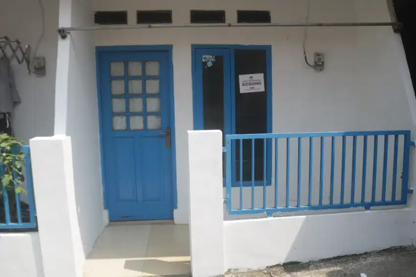 Kontakan Biru - Jalan Raya Kodau