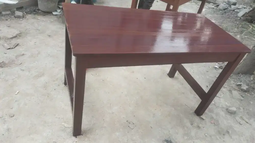 Meja jangkung serbaguna