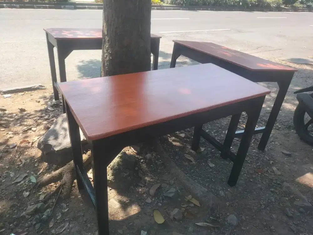 Meja jangkung serbaguna