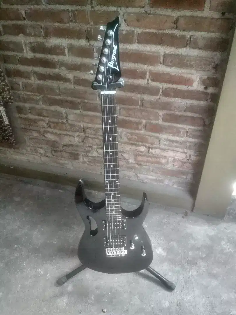 Gitar ibanez custom