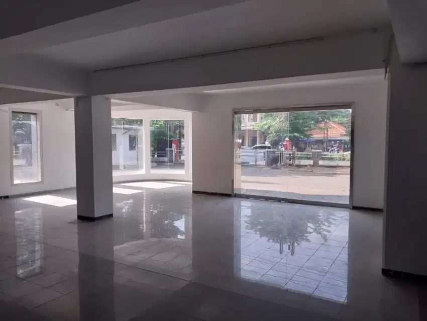 DI SEWAKAN EX SHOWROOM DI SEMARANG TENGAH