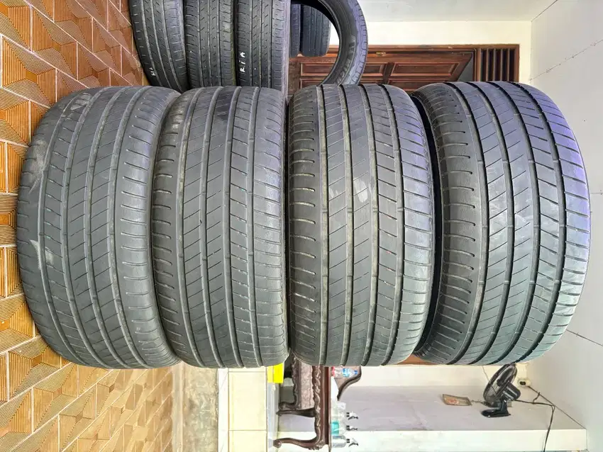 Ban Bridgestone Alenza Runflat/RFT 305 40 r20 & 275 45 r20