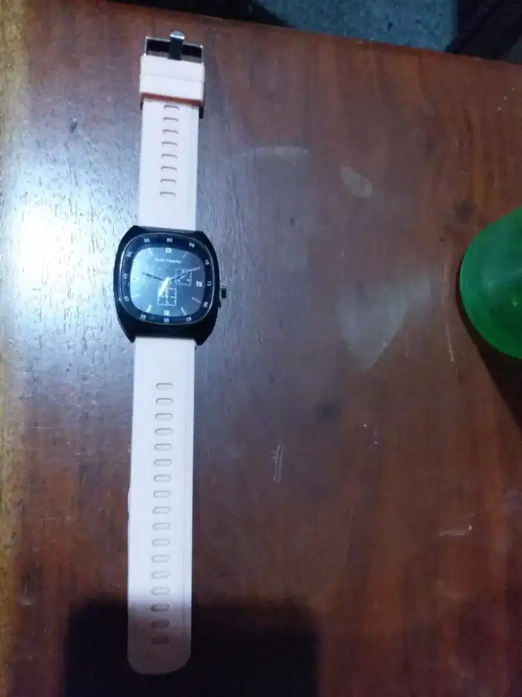 Jual jam tangan merk Hush Puppies.