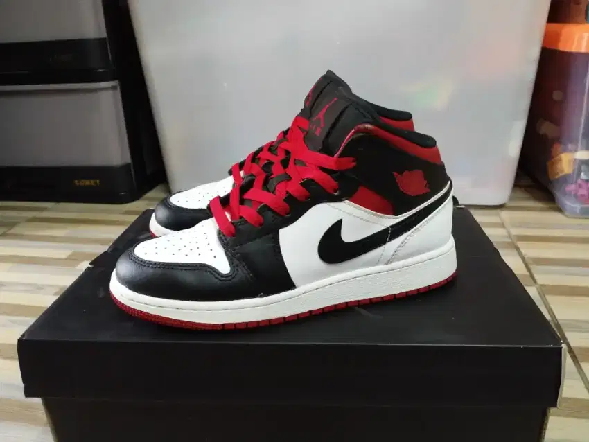 Air Jordan mid Black toe gym red Original