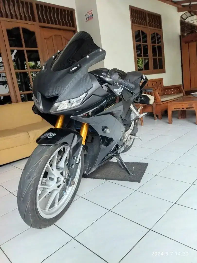 Yamaha R15 2019