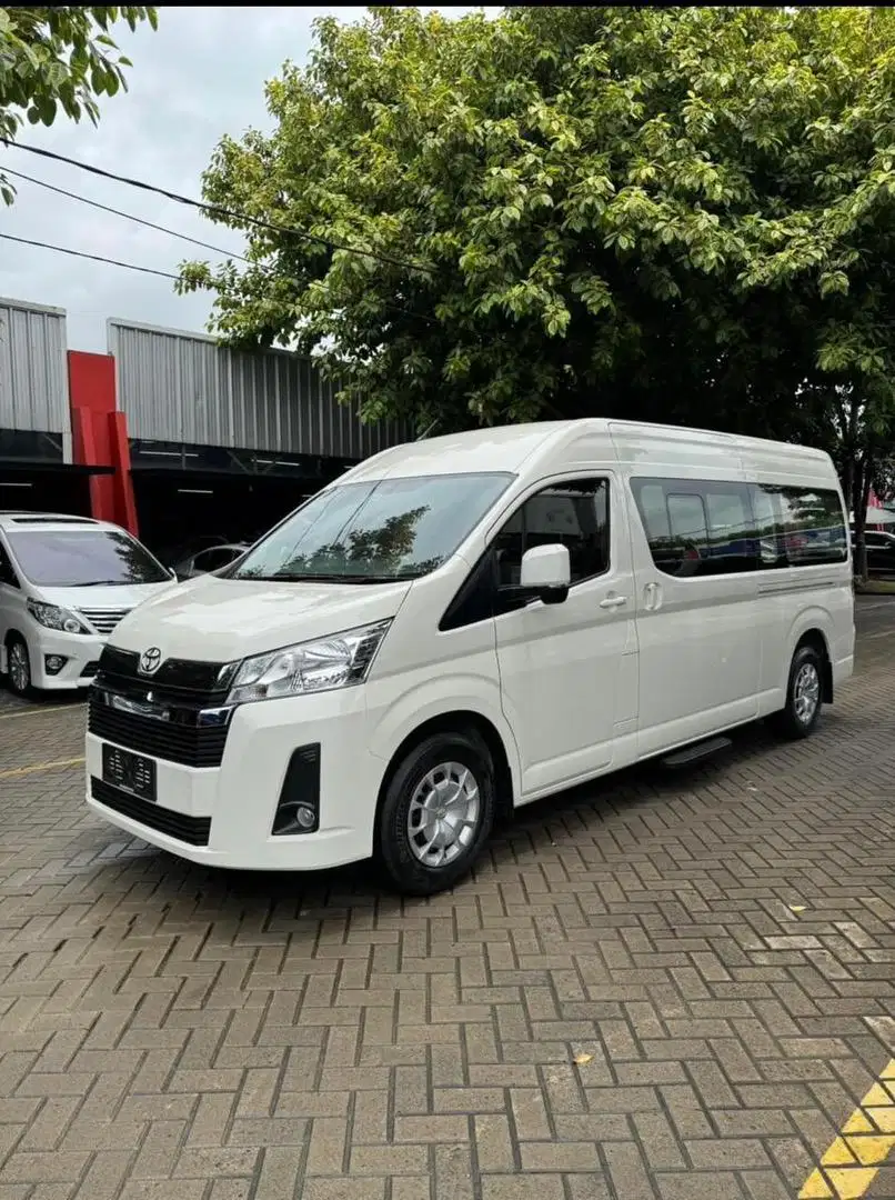 Toyota Hiace Premio M/T 2024