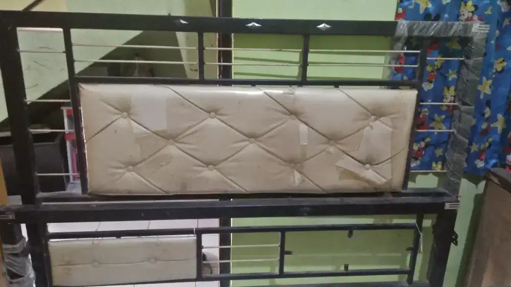 Tempat Tidur Besi
