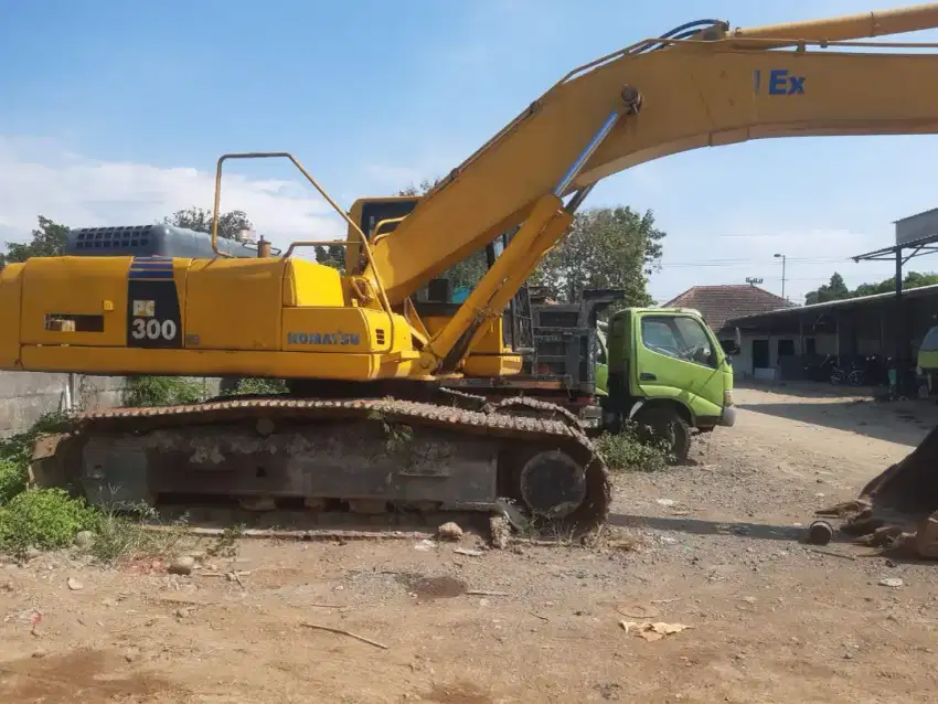 Komatsu PC300-8